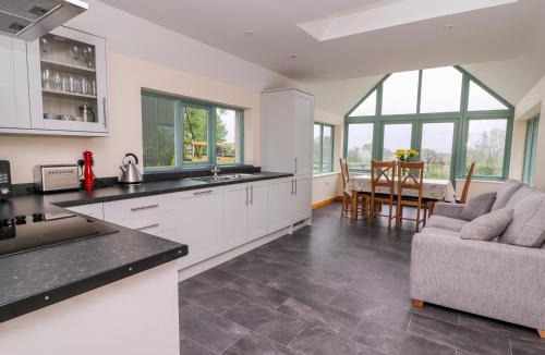 Crymych House | Bwthyn Eisteddfa Fach