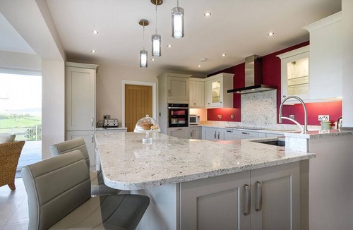 Henryd Cottage | Bwthyn Tan Dderwen - Two Bedroom Cottage, Sleeps 4