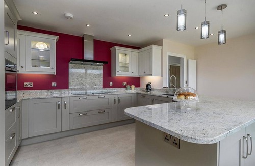 Henryd Cottage | Bwthyn Tan Dderwen - Two Bedroom Cottage, Sleeps 4
