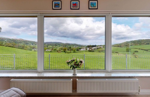Henryd Cottage | Bwthyn Tan Dderwen - Two Bedroom Cottage, Sleeps 4