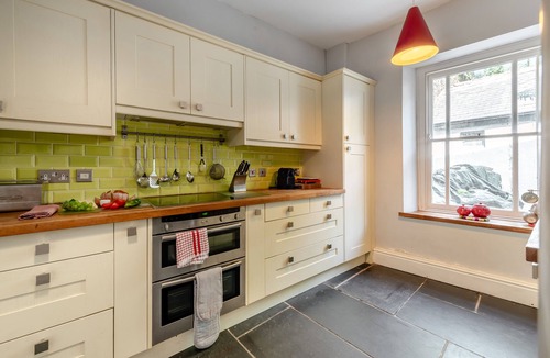 Llansteffan House | Bwthyn y Bardd - Three Bedroom House, Sleeps 6