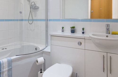 Gabalfa Apartment | CA.PHN - Modern 2 bedroom flat with parking in Cardiff