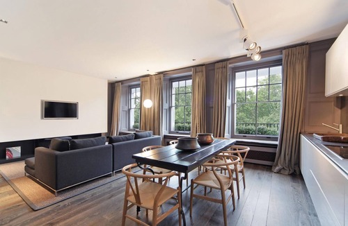 Brompton & Hans Town Apartment | Cadogan Square Luxury 2 Bedroom Apartment(II)