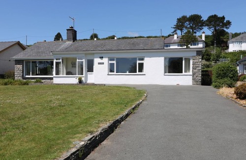 Rhyd-y-clafdy House | Cae Glas: Charming Home in Pwllheli