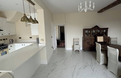 Llanbedr House | Cae Nest Hall