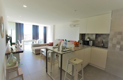 Calamayor Apartment | Cala Major Sea‑View Work‑Retreat: WiFi & Parking