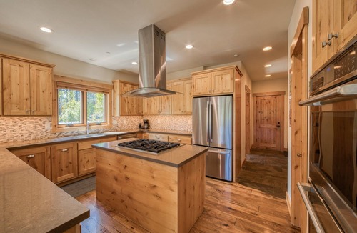 Truckee House | Caleb's Luxury Old Greenwood 3 BR Plus Loft with Gym and Hot tub Access and Dog OK
