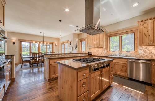 Truckee House | Caleb's Luxury Old Greenwood 3 BR Plus Loft with Gym and Hot tub Access and Dog OK