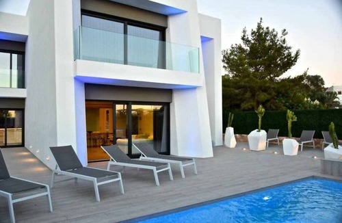 Santa Eulalia del Rio House | Can Emyla new modern villa with gym 5´from PACHA