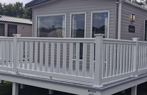Bembridge Cabin | Captivating 2-bed 2021 Caravan in Isle of Wight