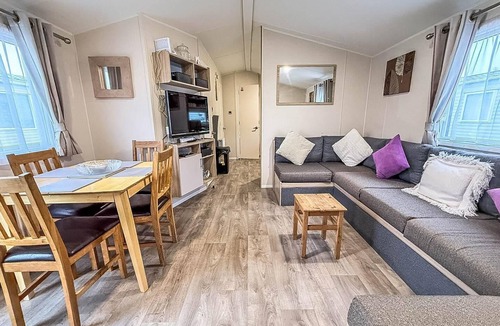 Clacton-on-Sea House | Caravan with four bedrooms & central lounge at Seawick Holiday Park, ref 27344SW