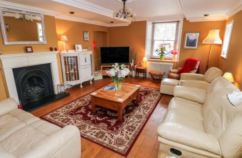 Kidwelly House | Castle School House