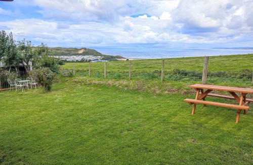 Llangennith House | Ceiliog Bach