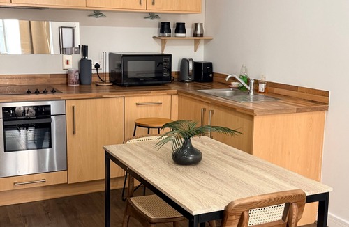 Birmingham City Centre Apartment | Central 1-Bed Apt, Sleeps 2 w/Underground Parking