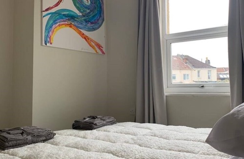 Horfield Apartment | Central 2 bed flat. Free parking (Off-street)