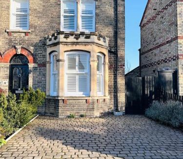 Cambridge House | Central Cambridge with Free Parking and Pets welcome