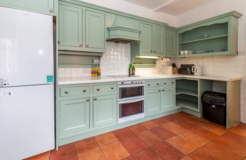 Caversham Apartment | Central Caversham/Traditional English House | Pass the Keys