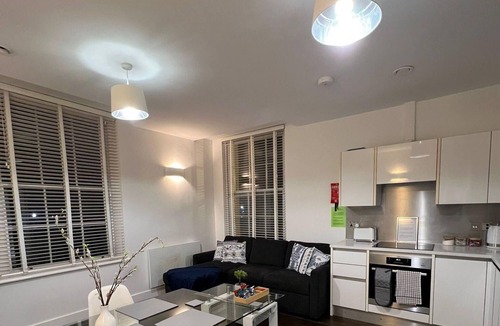 Reading City Centre Apartment | Central | Free Secure Parking | Relocating Families