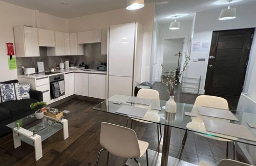 Reading City Centre Apartment | Central | Free Secure Parking | Relocating Families