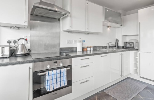Reading City Centre Apartment | Central Reading, 2 Bedroom Apartment, Secure Parking, Skyline View