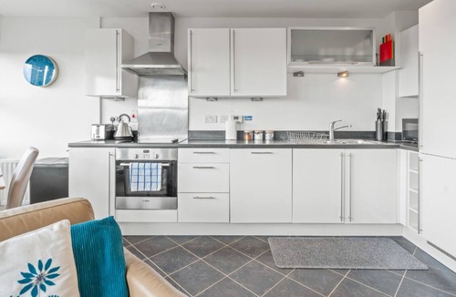 Reading City Centre Apartment | Central Reading, 2 Bedroom Apartment, Secure Parking, Skyline View