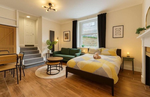 Grangetown Apartment | Central Studio Apartment for 2