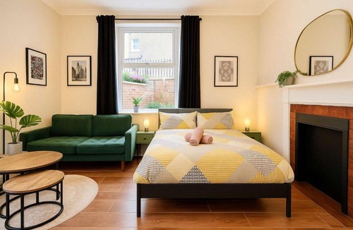 Grangetown Apartment | Central Studio Apartment for 2