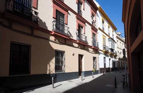 Feria Apartment | Centrally located apartment in Seville. THE HOLY QUEVEDO
