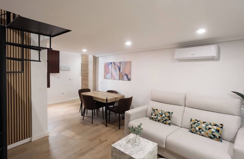 Feria Apartment | Centrally located apartment in Seville. THE HOLY QUEVEDO