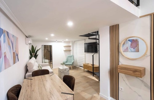 Feria Apartment | Centrally located apartment in Seville. THE HOLY QUEVEDO