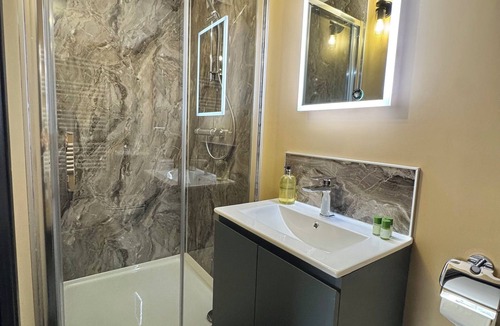 Wing Bed & Breakfast | Charlie's Quarters Self Check-In Rooms