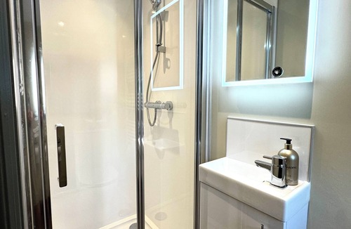 Wing Bed & Breakfast | Charlie's Quarters Self Check-In Rooms