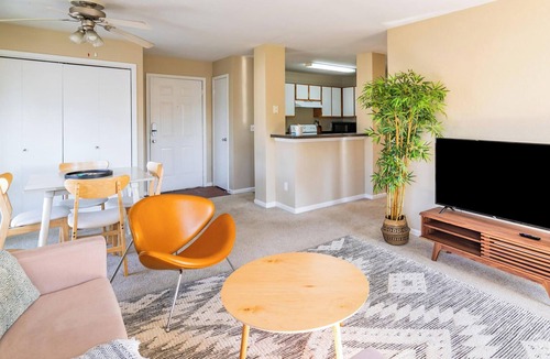 Tanasbourne Apartment | Charming 2BR Apartment in Beaverton w/ Pool + Gym