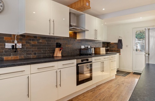 Laugharne Cottage | Charming 3‑Bed Cottage in Historic Laugharne