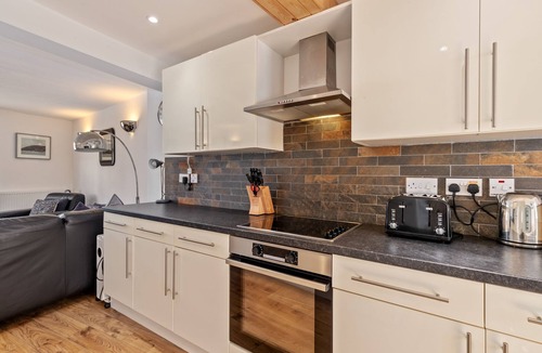 Laugharne Cottage | Charming 3‑Bed Cottage in Historic Laugharne