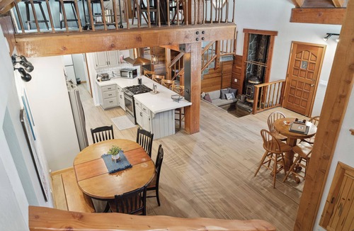 Donner Lake Woods Cabin | Charming 3-bedroom cabin in marvelous Truckee with WiFi