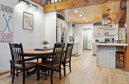 Donner Lake Woods Cabin | Charming 3-bedroom cabin in marvelous Truckee with WiFi