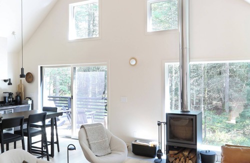 Eldred Cabin | Charming 3-bedroom cabin with deck, sauna, fitness room in Eldred