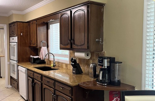 Dalton House | Charming 4-bedroom Duplex with AC and WiFi in Dalton