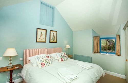 Pentrefelin Cottage | Charming 5* Split Level Three Bedroom Cottage with Large Gardens and Sea Views