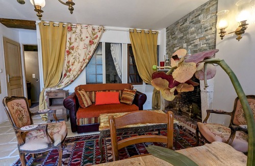 Le Blanc Apartment | Charming Apartment in Heart of Le Blanc near Chateau Naillac, Free Parking