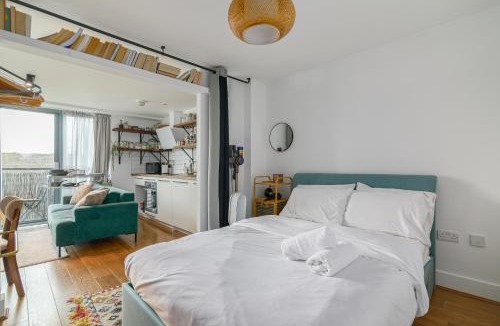 Convention Quarter Hotel | Charming Central Studio with Balcony in Birmingham