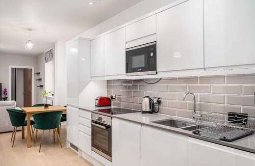 Bushey Apartment | Charming Comfortable Flat - PassTheKeys