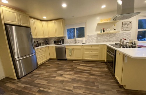 Big Bar House | Charming Home with Beautiful Mountain Views