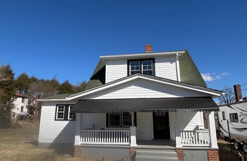 Radford House | Charming/newly remodeled 3-bedroom house with WiFi and AC blocks from RU campus.