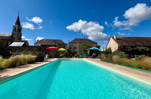 Migne Cottage | Charming renovated barn with pool and parking in Brenne