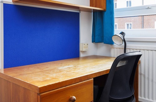 Bramcote Apartment | Charming Room Near Highfields Park