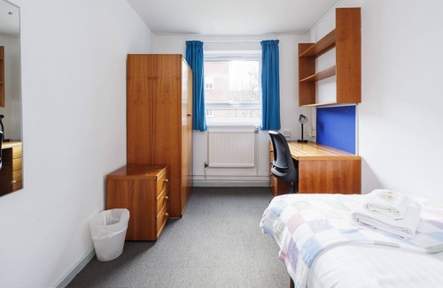 Bramcote Apartment | Charming Room Near Highfields Park