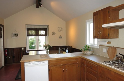 Freestone House | Charming Sebastopol Home - 5 Minute Walk to Town