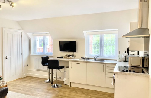 Coleford Apartment | Charming Studio Apartment Ideal for Short and Longer Stays